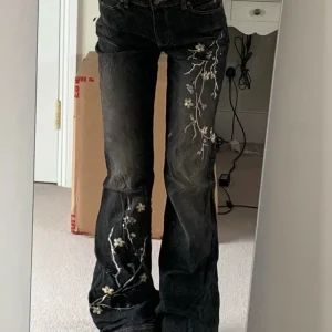 Boho Floral Embroidered Flare Jeans – Vintage Y2K Low Rise Denim